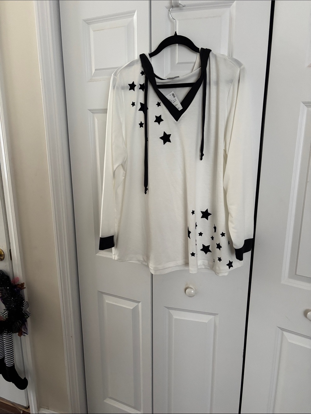 Avenue White Hooded V-Neck Sweatshirt with Black Star Print
